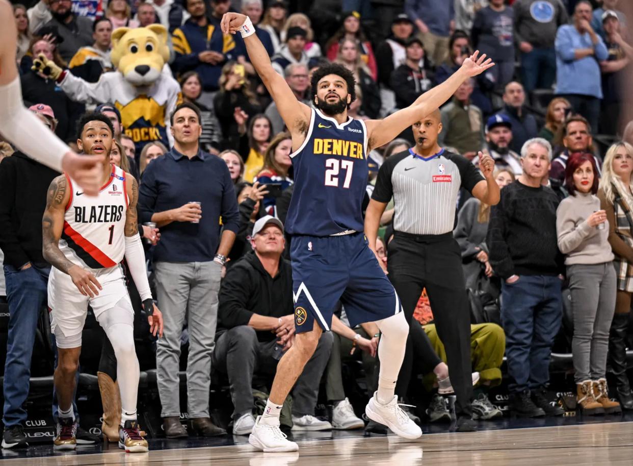 开云体育-穆雷重返赛场，晋级下一阶段首场状态出色，DWG观众沸腾！