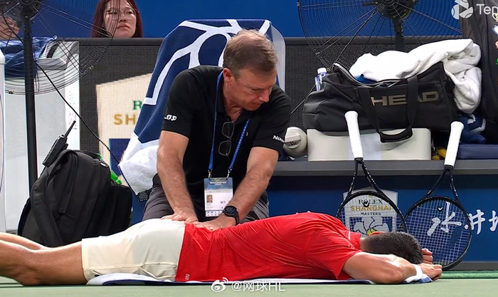 德约科维奇爆冷击败巴塞罗那，势不可挡引爆全场！的简单介绍